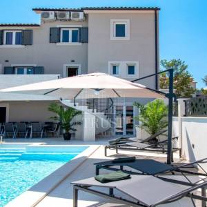 Banjole, prekrasna kuća sa bazenom, 4 apartmana