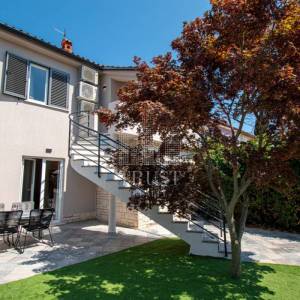 Banjole, prekrasna kuća sa bazenom, 4 apartmana