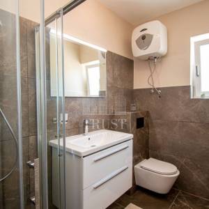 Banjole, prekrasna kuća sa bazenom, 4 apartmana