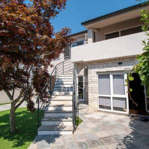 Banjole, prekrasna kuća sa bazenom, 4 apartmana