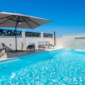 Banjole, prekrasna kuća sa bazenom, 4 apartmana