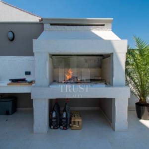 Banjole, prekrasna kuća sa bazenom, 4 apartmana