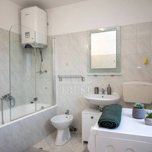 Banjole, prekrasna kuća sa bazenom, 4 apartmana