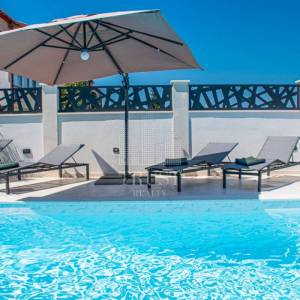 Banjole, prekrasna kuća sa bazenom, 4 apartmana