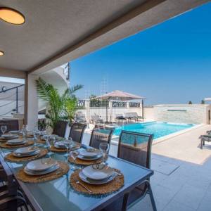 Banjole, prekrasna kuća sa bazenom, 4 apartmana