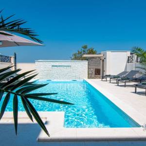 Banjole, prekrasna kuća sa bazenom, 4 apartmana