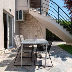 Banjole, prekrasna kuća sa bazenom, 4 apartmana