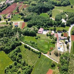 BARBAN - Građevinsko zemljište s projektom (polovica duplexa), 15 minuta do mora