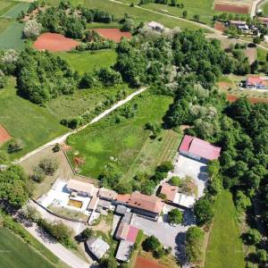 BARBAN - Građevinsko zemljište s projektom (polovica duplexa), 15 minuta do mora