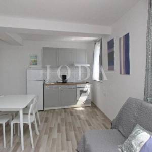 Baška – kuća prvi red do mora, 4 apartmana