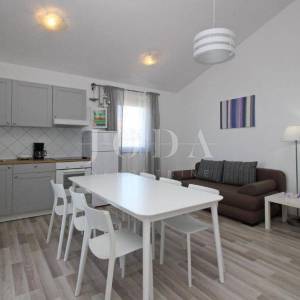 Baška – kuća prvi red do mora, 4 apartmana