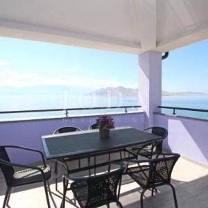 Baška – kuća prvi red do mora, 4 apartmana