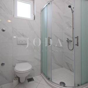 Baška – kuća prvi red do mora, 4 apartmana