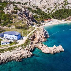 Baška – kuća prvi red do mora, 4 apartmana