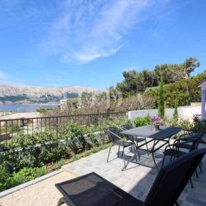 Baška – kuća prvi red do mora, 4 apartmana