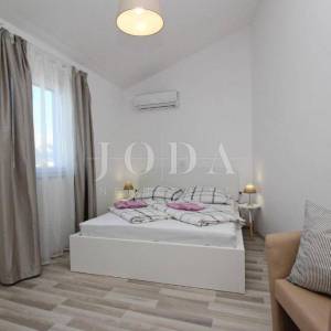 Baška – kuća prvi red do mora, 4 apartmana