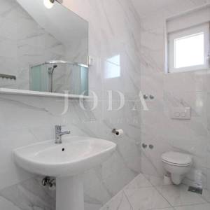 Baška – kuća prvi red do mora, 4 apartmana