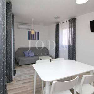 Baška – kuća prvi red do mora, 4 apartmana