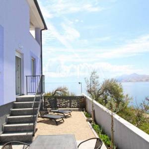 Baška – kuća prvi red do mora, 4 apartmana