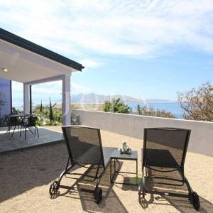 Baška – kuća prvi red do mora, 4 apartmana