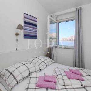 Baška – kuća prvi red do mora, 4 apartmana