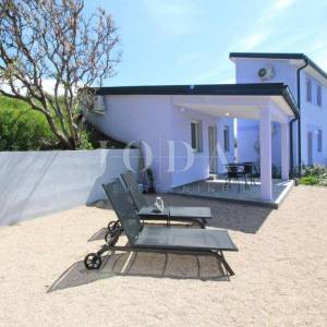 Baška – kuća prvi red do mora, 4 apartmana