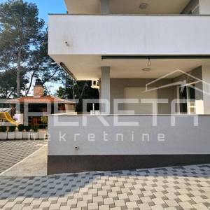 Bibinje – moderan 2-soban apartman s terasom, 600 m od mora