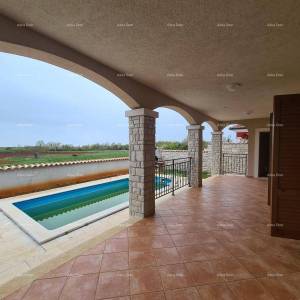 Blizina grada Vodnjana, kuća za odmor sa bazenom.