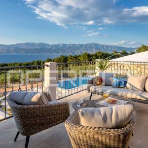 Brač ekskluzivno imanje s vilom, panoramskim pogledom i 8000 m² zemljišta, blizi