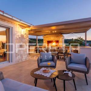 Brač ekskluzivno imanje s vilom, panoramskim pogledom i 8000 m² zemljišta, blizi