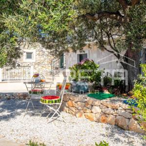 Brač ekskluzivno imanje s vilom, panoramskim pogledom i 8000 m² zemljišta, blizi