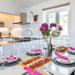 Brač ekskluzivno imanje s vilom, panoramskim pogledom i 8000 m² zemljišta, blizi