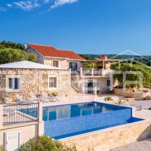 Brač ekskluzivno imanje s vilom, panoramskim pogledom i 8000 m² zemljišta, blizi