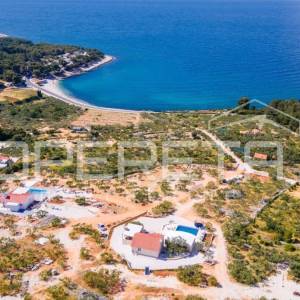 Brač ekskluzivno imanje s vilom, panoramskim pogledom i 8000 m² zemljišta, blizi