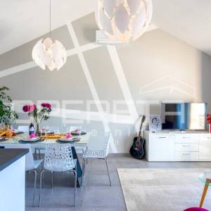 Brač ekskluzivno imanje s vilom, panoramskim pogledom i 8000 m² zemljišta, blizi