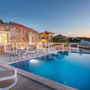 Brač ekskluzivno imanje s vilom, panoramskim pogledom i 8000 m² zemljišta, blizi