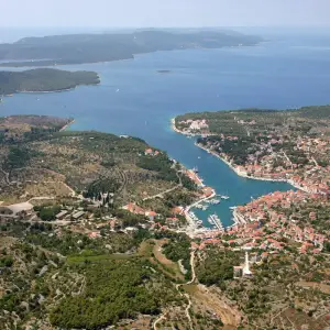 Brač, Milna, prodaje se atraktivno građevinsko zemljište