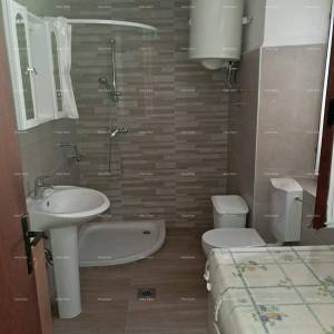 Buje! Kuća na tri etaže u centru,