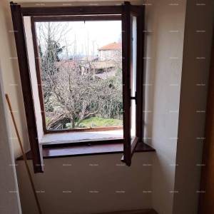 Buje! Kuća na tri etaže u centru,