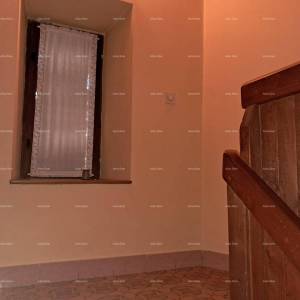 Buje! Kuća na tri etaže u centru,