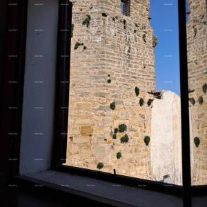 Buje! Kuća na tri etaže u centru,