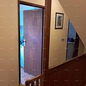 Buje! Kuća na tri etaže u centru,