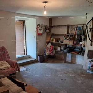 Buje! Kuća na tri etaže u centru,