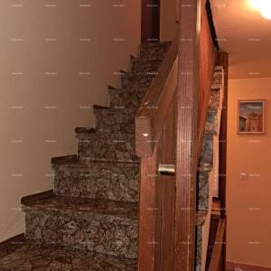 Buje! Kuća na tri etaže u centru,