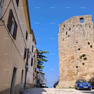 Buje! Kuća na tri etaže u centru,