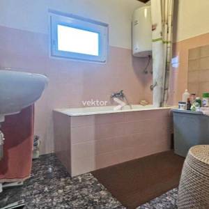 Čavle – samostojeća kuća s okućnicom, prilika! 