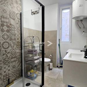 Centar, adaptiran 2-soban s dnevnim boravkom, za investiciju