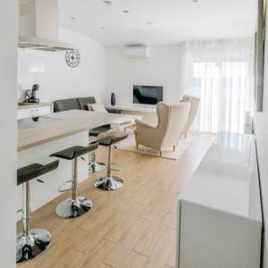 CRIKVENICA - Apartmanska kuća s panoramskim pogledom na more