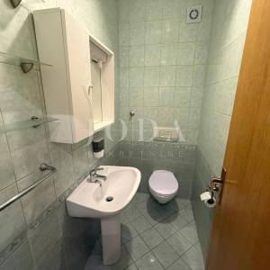 Crikvenica – prostran 3S+DB stan, mirna lokacija, 550 m od mora, parking