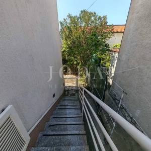 Crikvenica stan u centru sa okucnicom